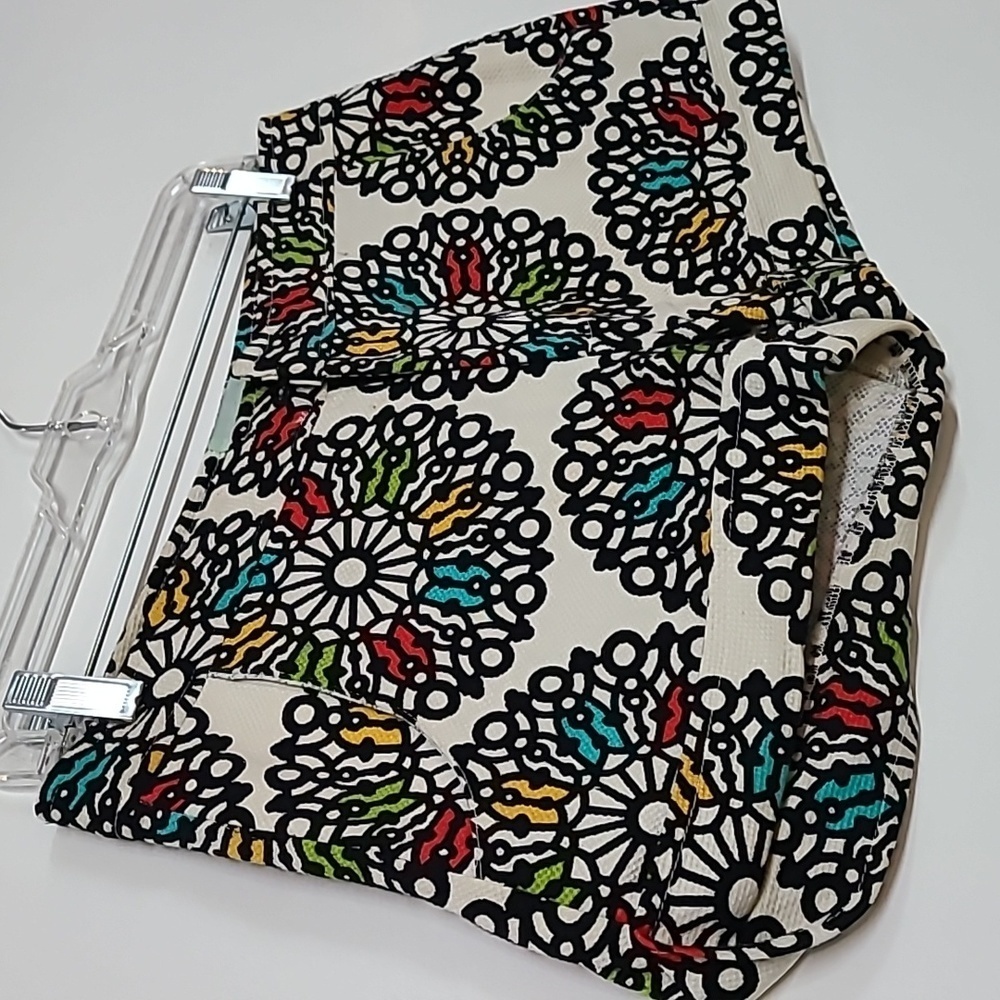 JUDITH MARCH Multi-Color Medallion Print Shorts With Ruffle Pockets - Picture 2 of 8